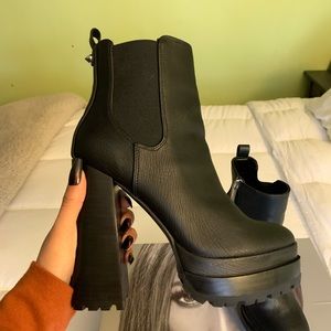 JLO JENNIFER LOPEZ Margy Platform Bootie